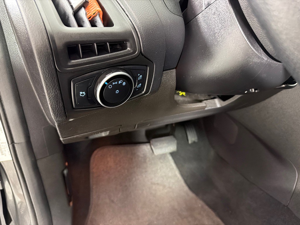 2016 Ford Focus Image 12