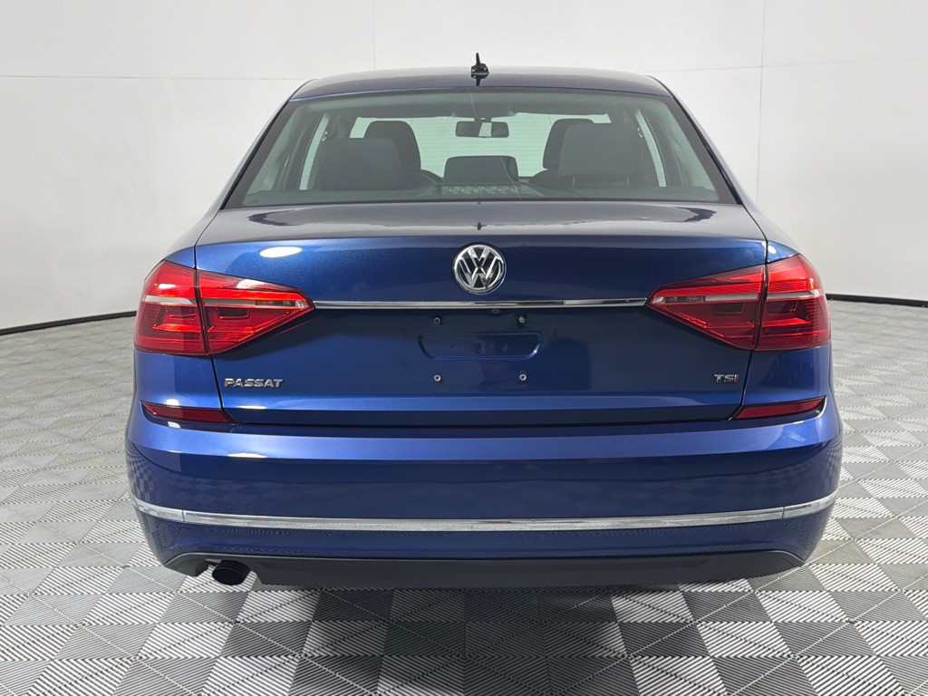 2016 Volkswagen Passat Image 6