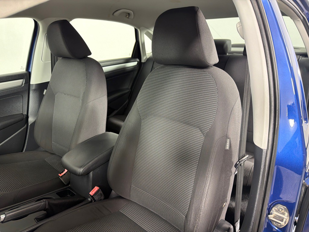 2016 Volkswagen Passat Image 12