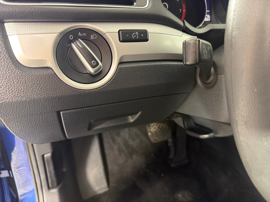 2016 Volkswagen Passat Image 13