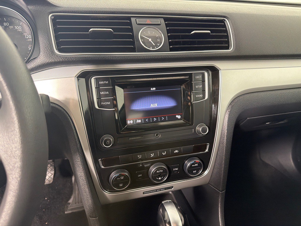 2016 Volkswagen Passat Image 15