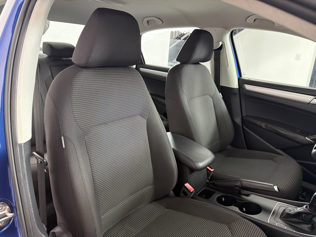 2016 Volkswagen Passat Image 22