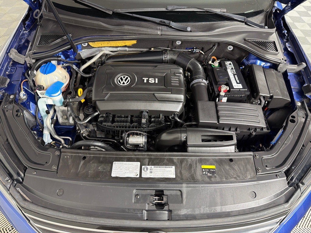 2016 Volkswagen Passat Image 24