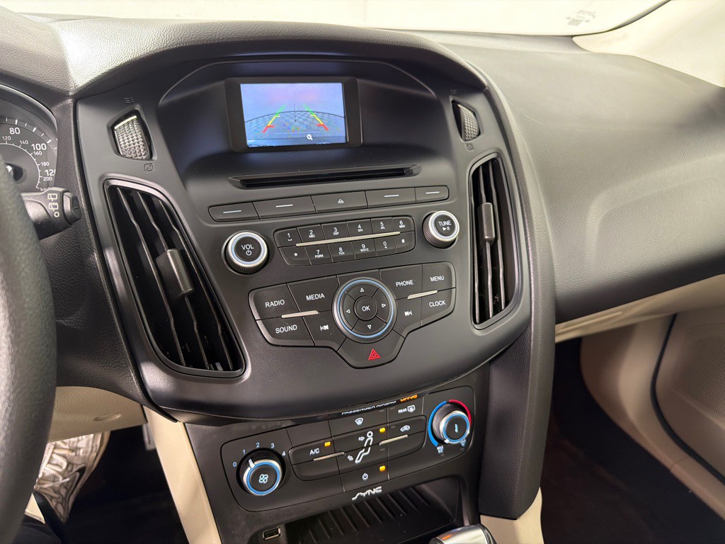 2015 Ford Focus Image 16