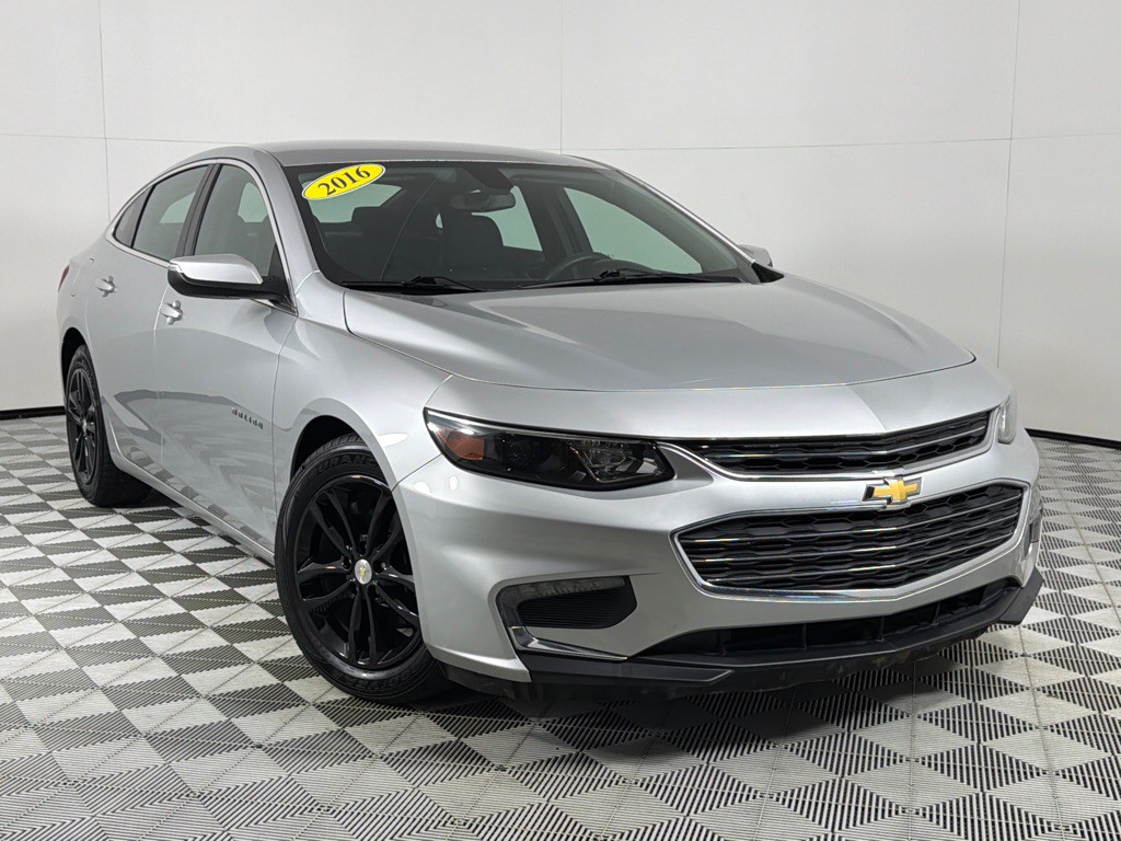 2016 Chevrolet Malibu Image 2