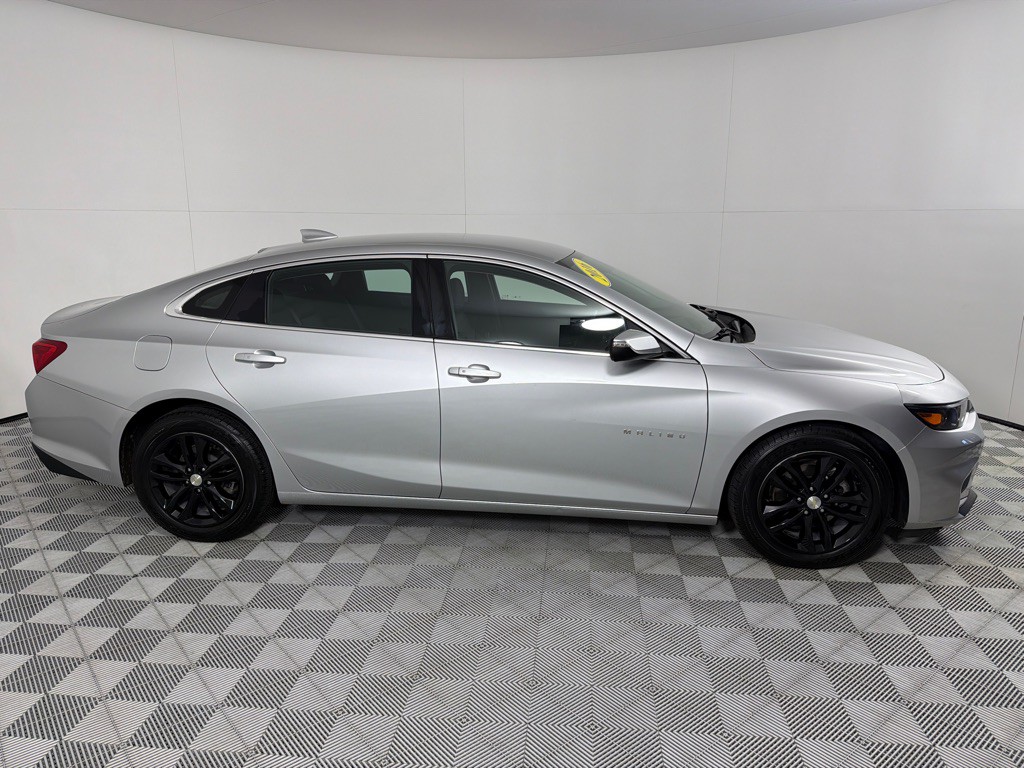 2016 Chevrolet Malibu Image 4