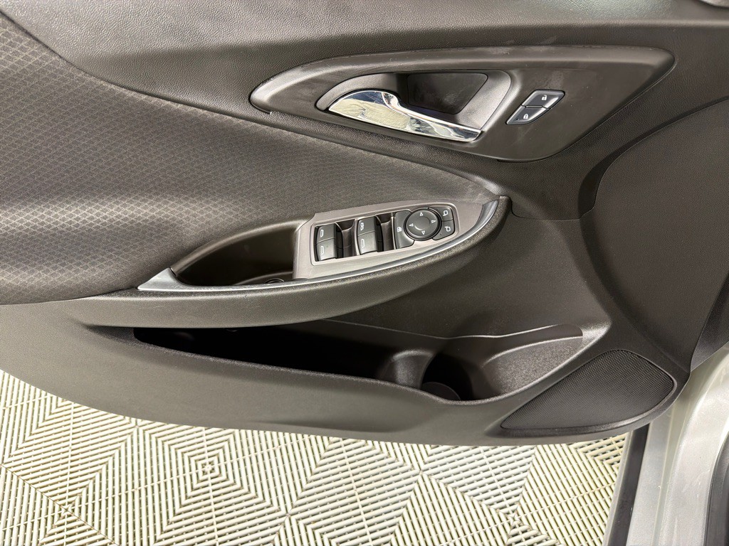 2016 Chevrolet Malibu Image 11