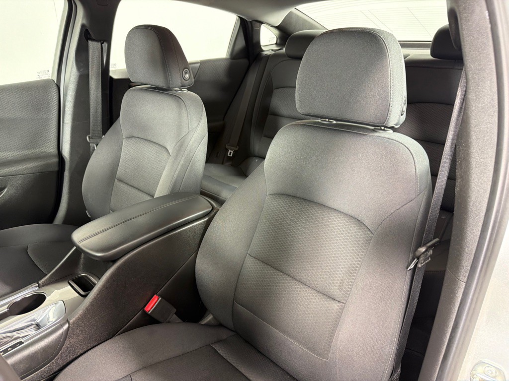 2016 Chevrolet Malibu Image 13