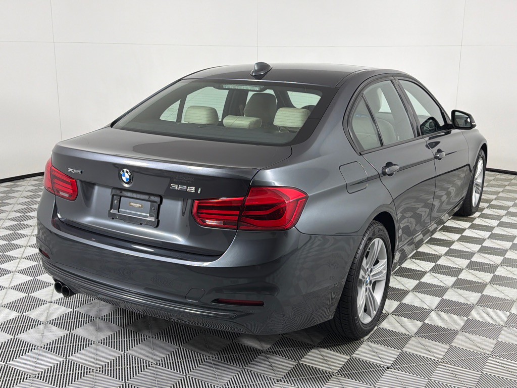 2016 BMW 3 Series Image 5