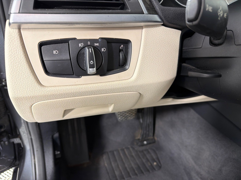 2016 BMW 3 Series Image 13