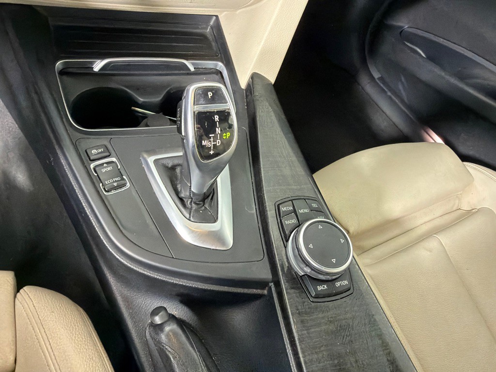 2016 BMW 3 Series Image 16