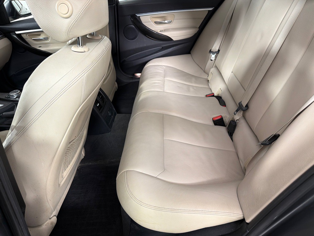 2016 BMW 3 Series Image 17