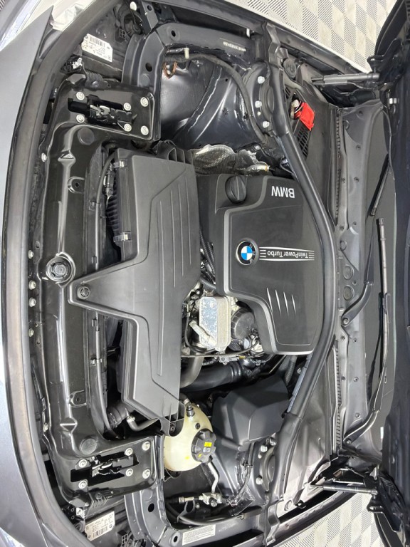 2016 BMW 3 Series Image 24