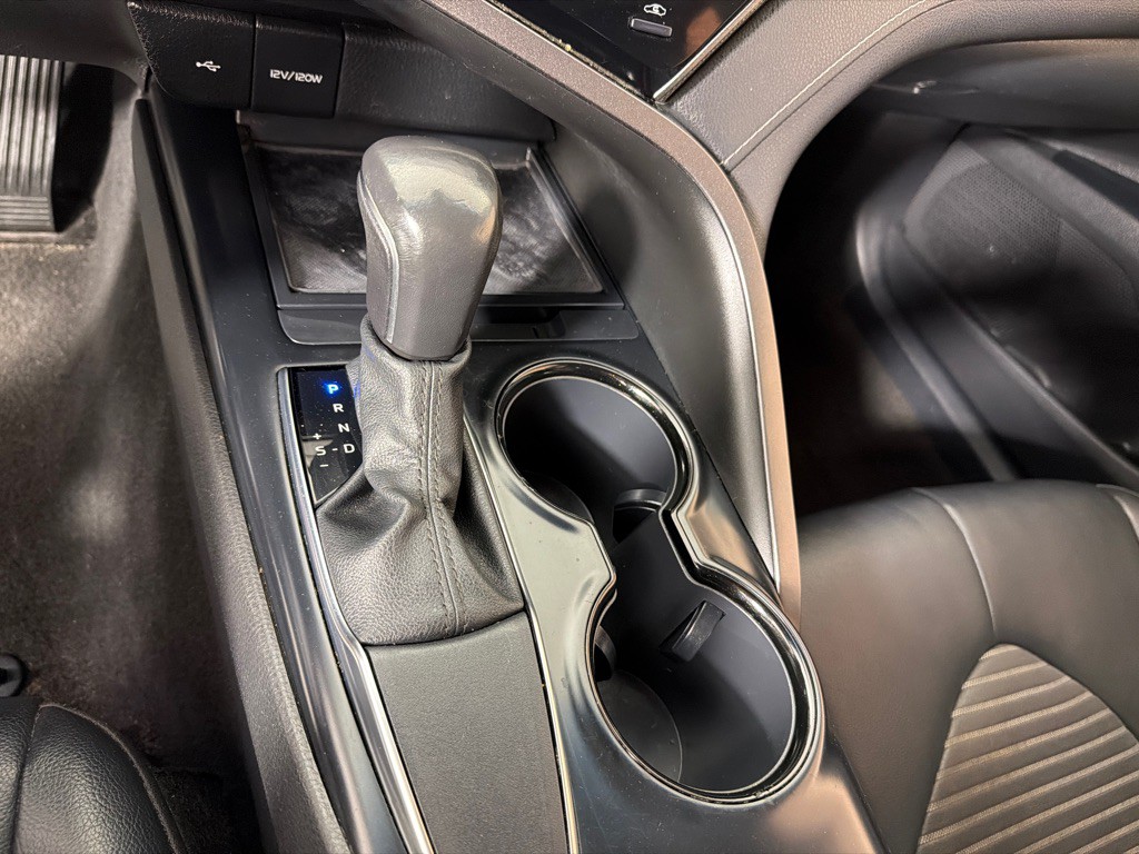2020 Toyota Camry Image 18