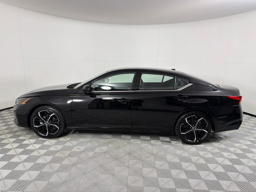 2023 Nissan Altima Image 8