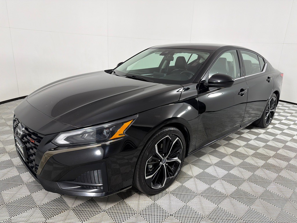 2023 Nissan Altima Image 9