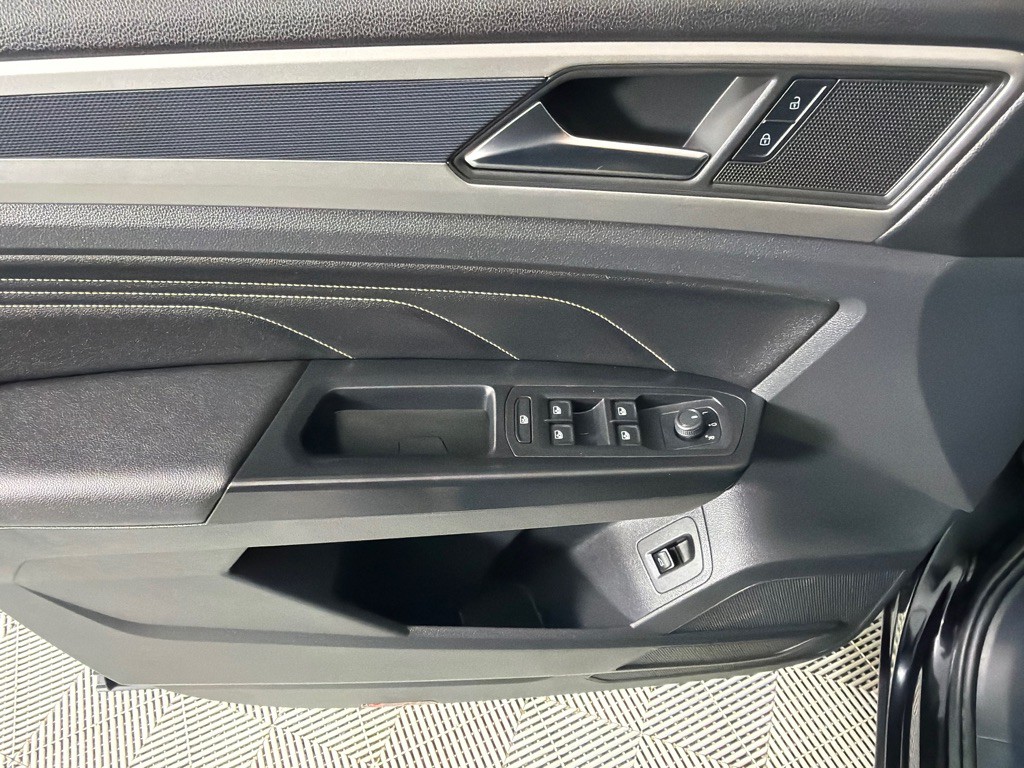 2020 Volkswagen Atlas Cross Sport Image 11
