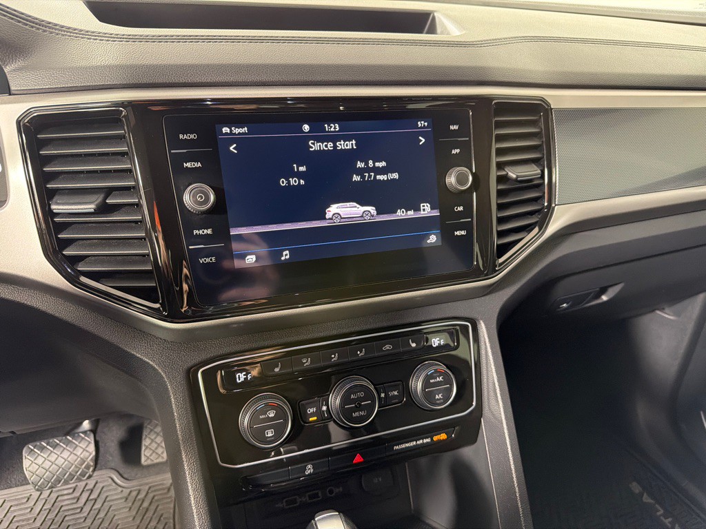 2020 Volkswagen Atlas Cross Sport Image 17
