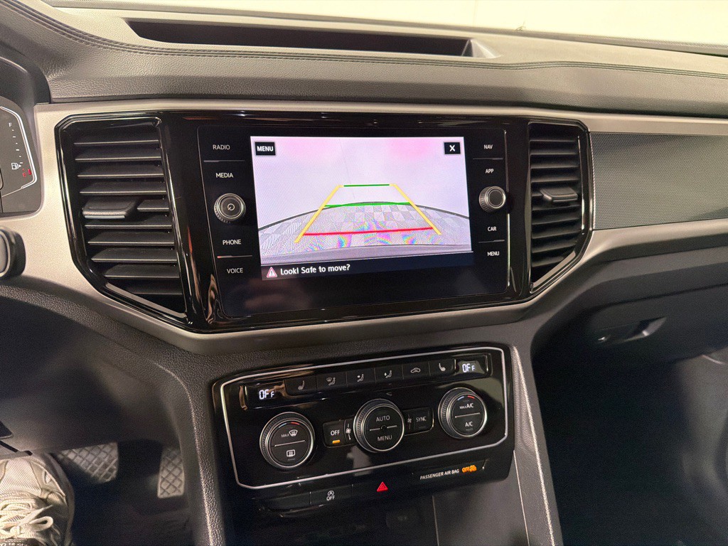 2020 Volkswagen Atlas Cross Sport Image 18