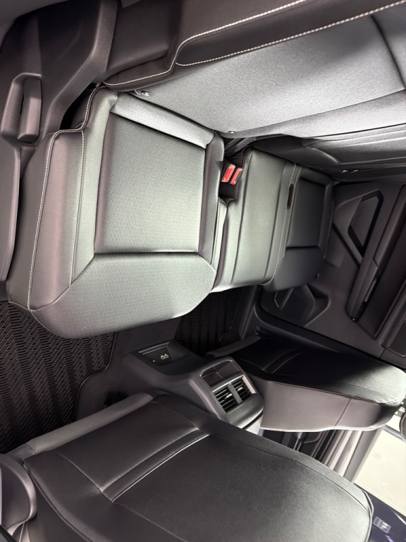 2020 Volkswagen Atlas Cross Sport Image 24