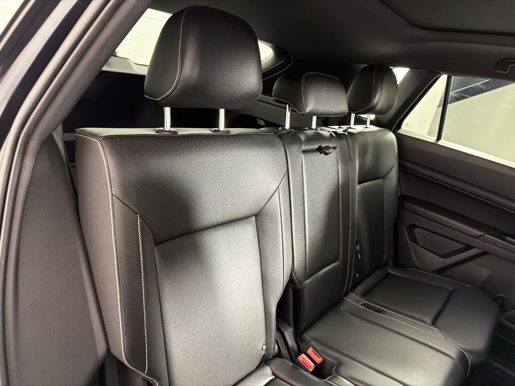 2020 Volkswagen Atlas Cross Sport Image 25