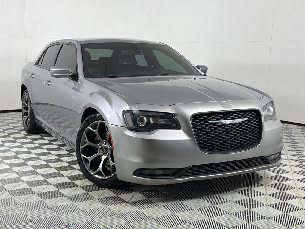 2018 Chrysler 300 Image 2