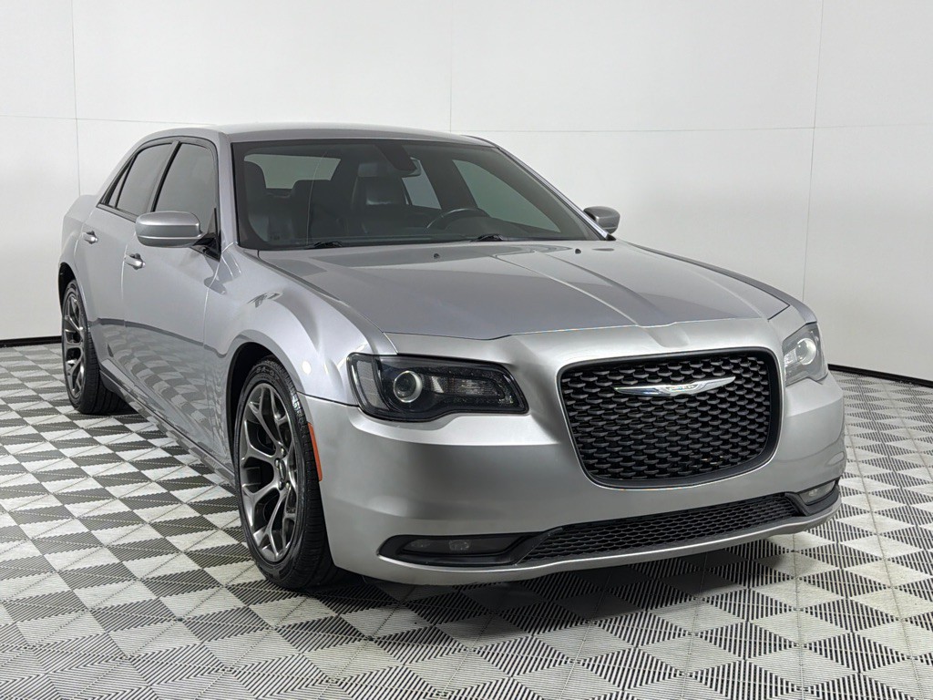 2018 Chrysler 300 Image 3