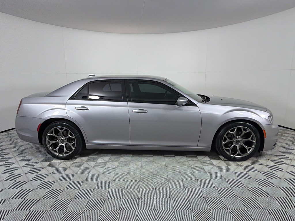 2018 Chrysler 300 Image 4