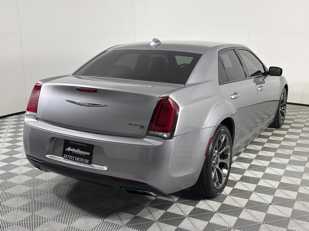 2018 Chrysler 300 Image 5