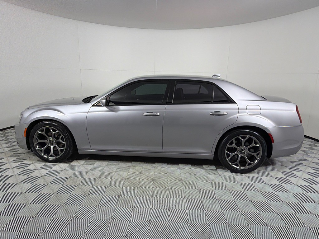 2018 Chrysler 300 Image 8