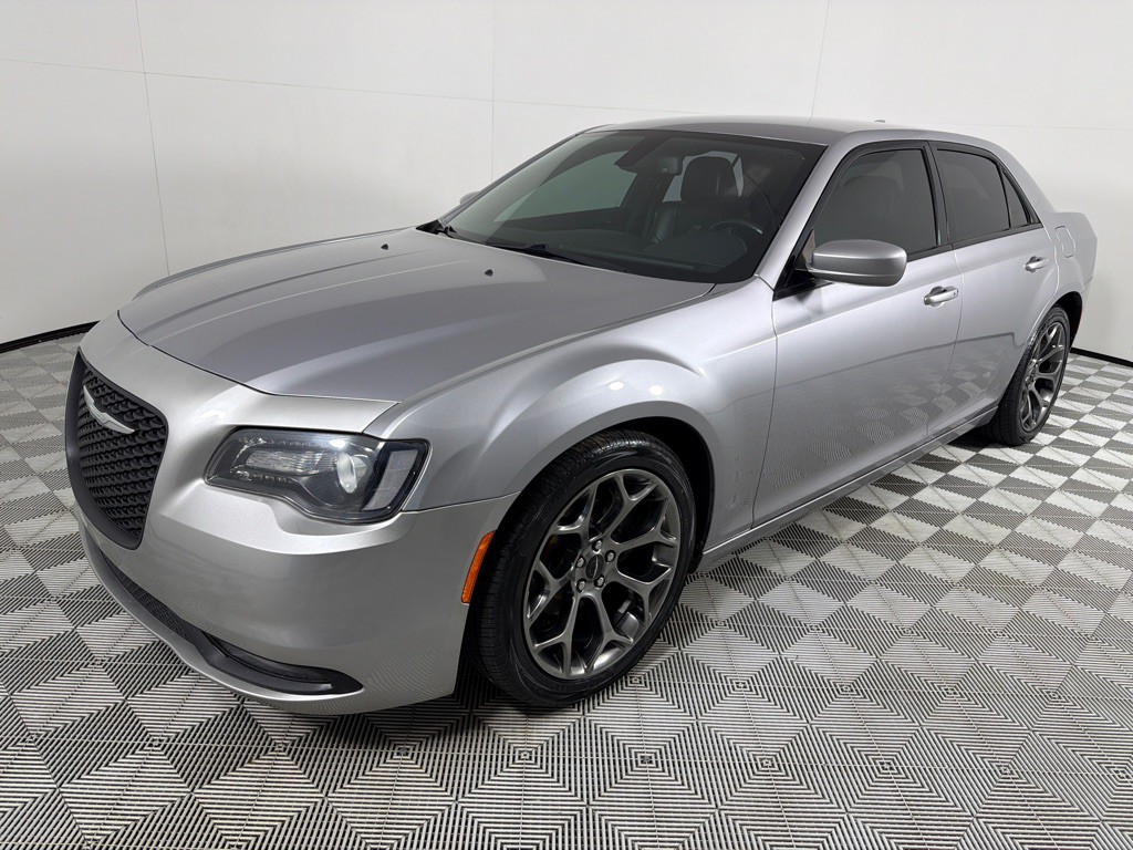 2018 Chrysler 300 Image 9
