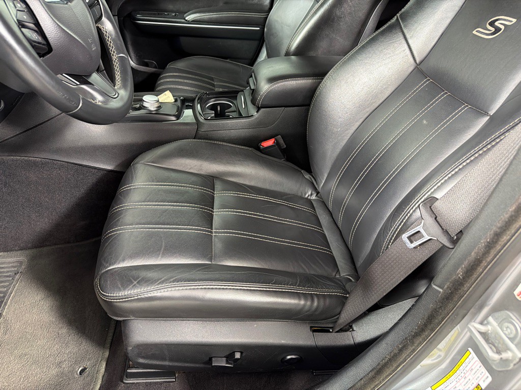 2018 Chrysler 300 Image 12