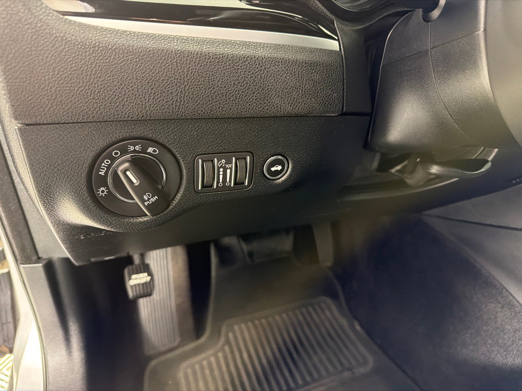 2018 Chrysler 300 Image 14