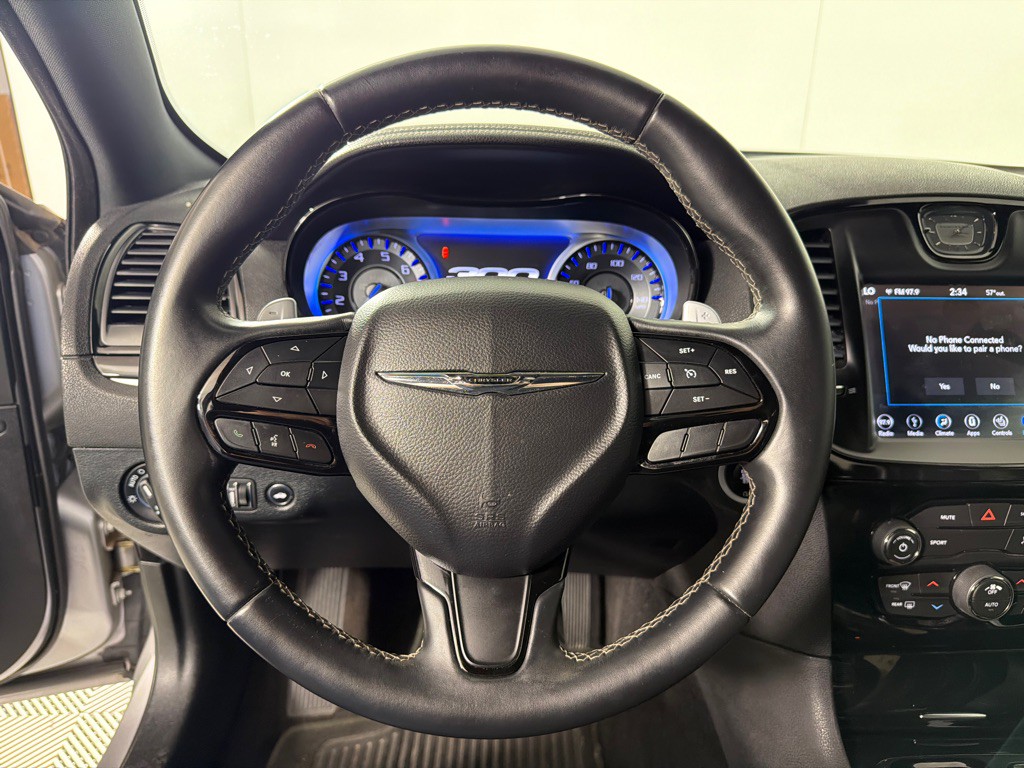 2018 Chrysler 300 Image 15