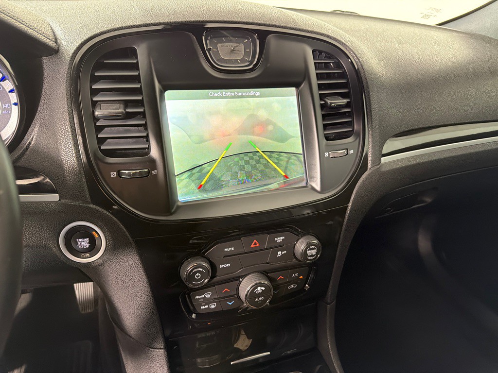 2018 Chrysler 300 Image 17