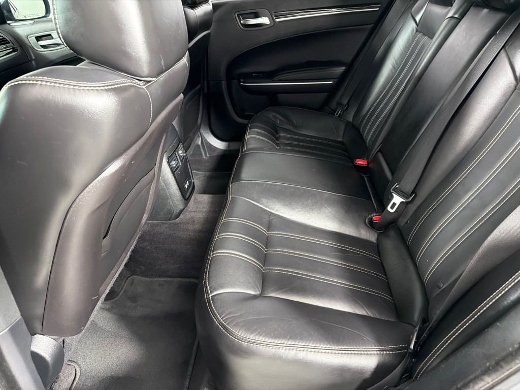 2018 Chrysler 300 Image 19