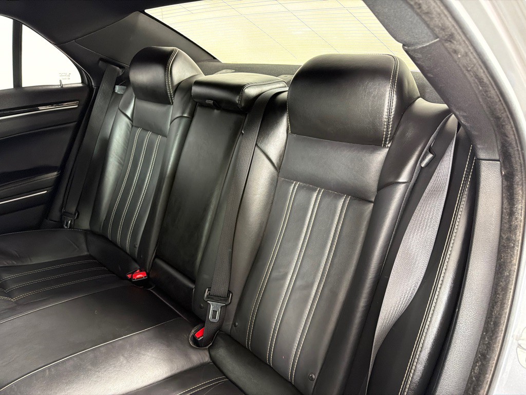 2018 Chrysler 300 Image 20