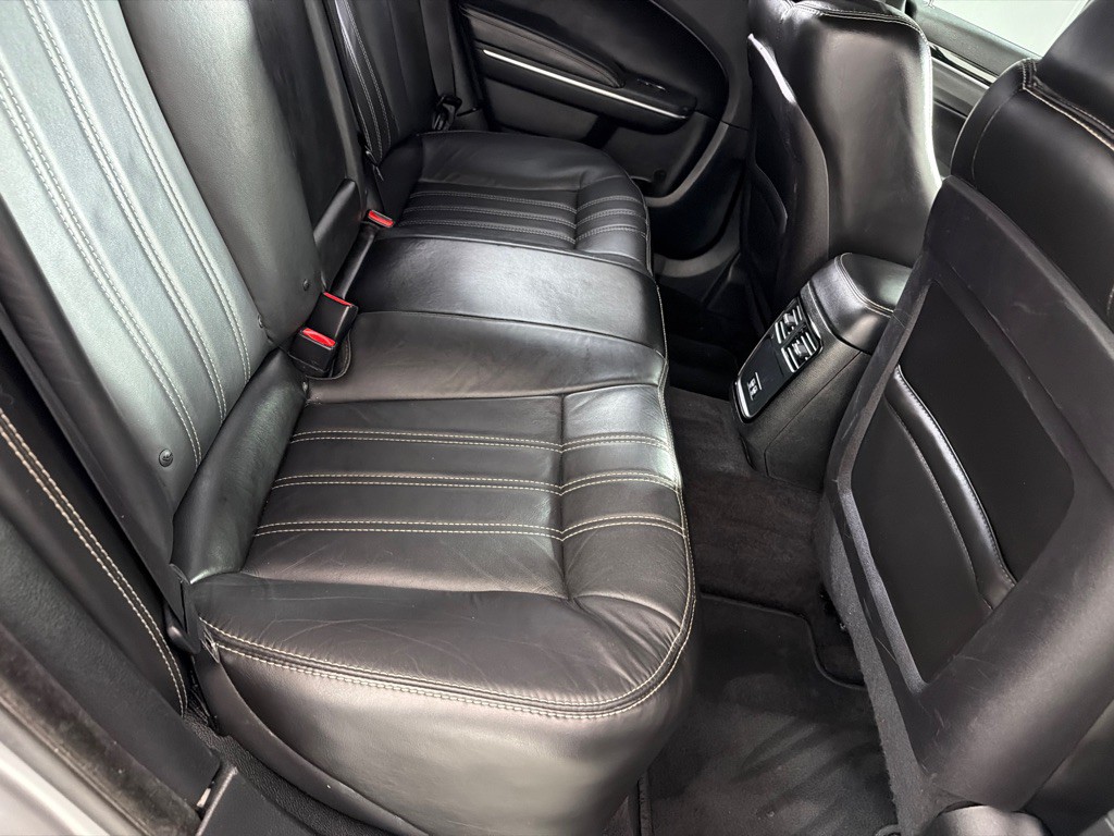 2018 Chrysler 300 Image 21