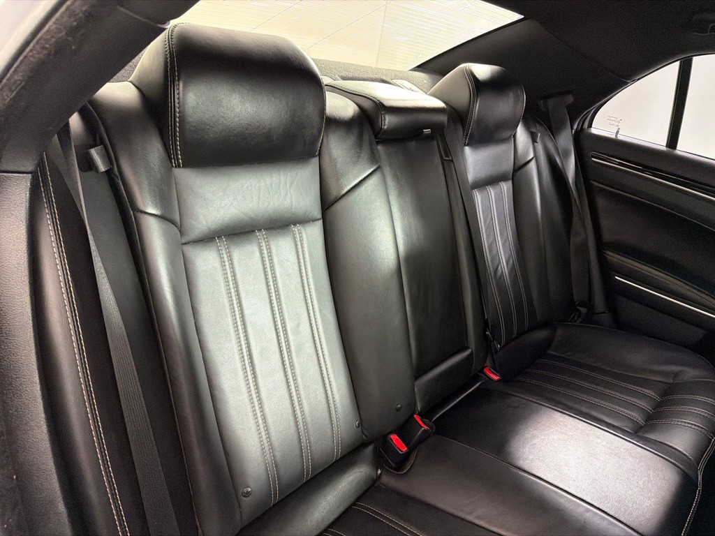 2018 Chrysler 300 Image 22