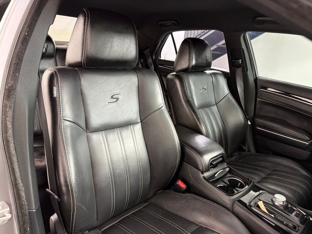 2018 Chrysler 300 Image 24