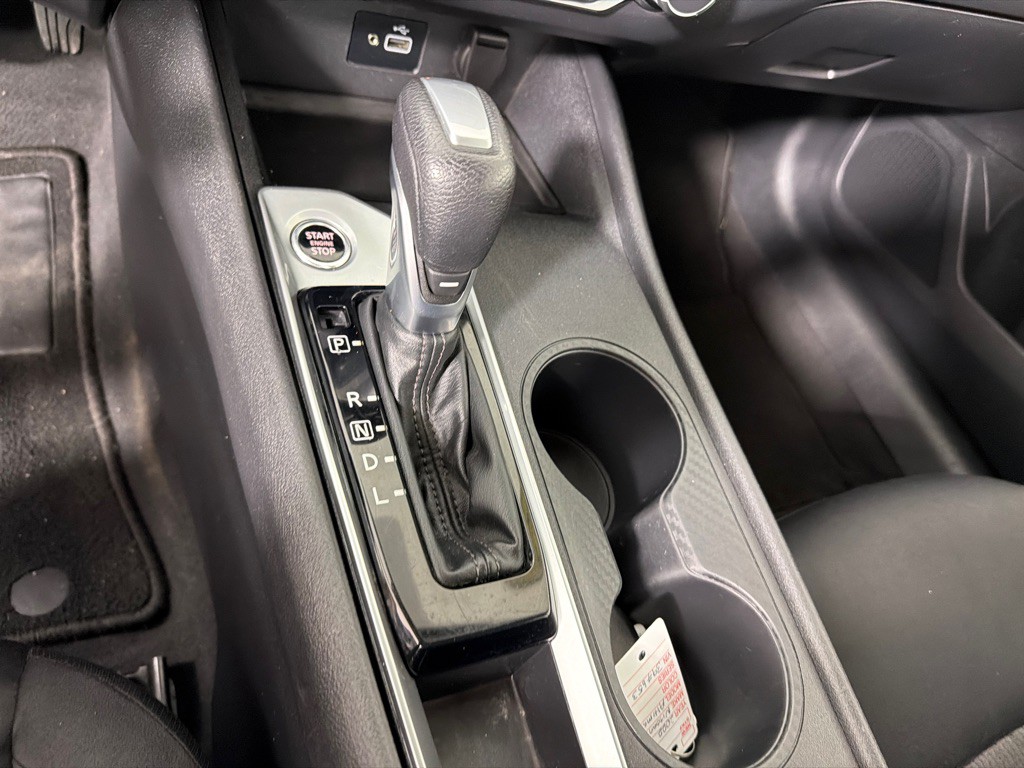 2022 Nissan Altima Image 17