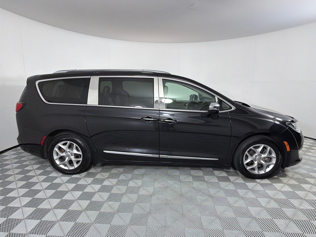 2020 Chrysler Pacifica Image 4