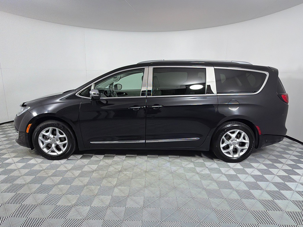 2020 Chrysler Pacifica Image 8