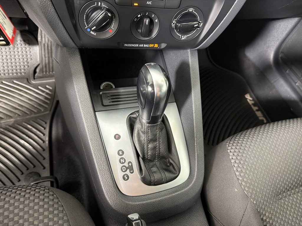 2014 Volkswagen Jetta Image 16