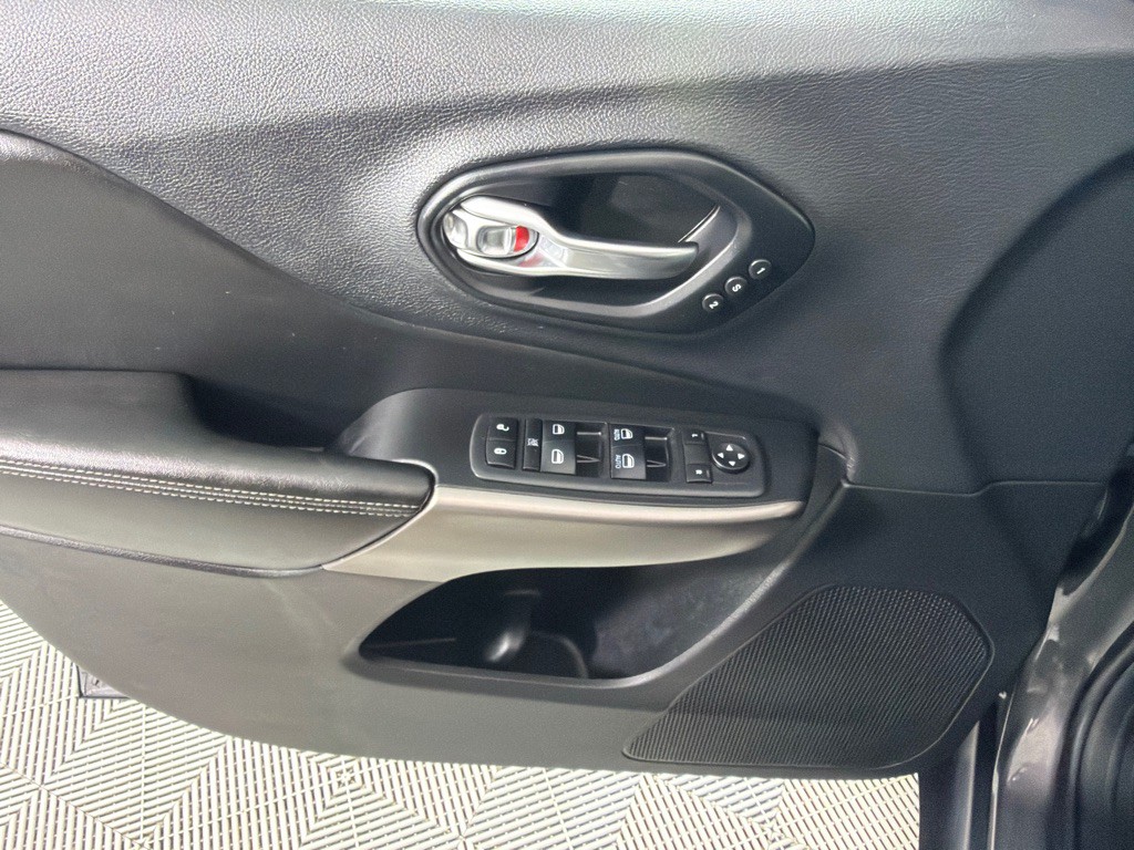 2019 Jeep Cherokee Image 11