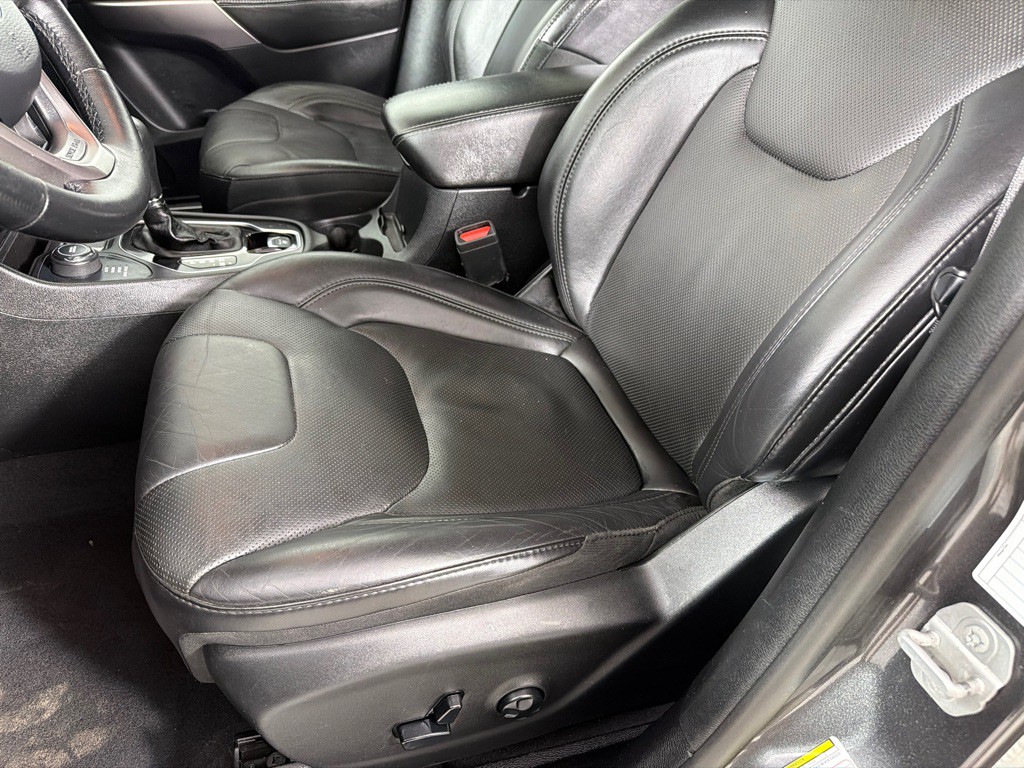 2019 Jeep Cherokee Image 12