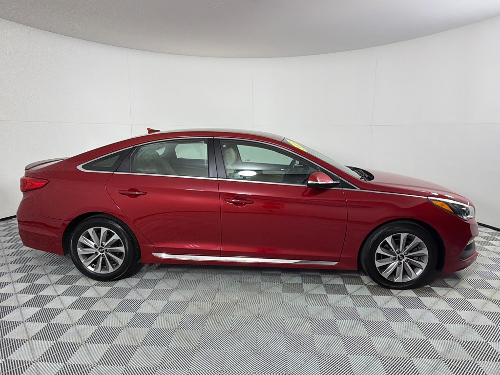 2017 Hyundai Sonata Image 4