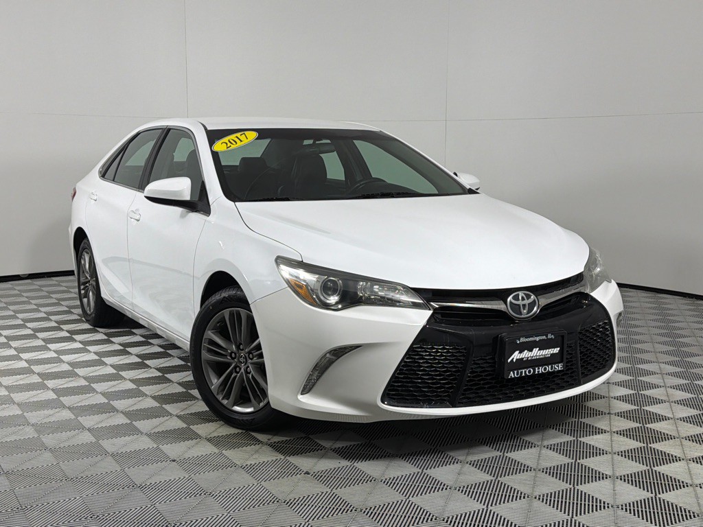 2017 Toyota Camry Image 2
