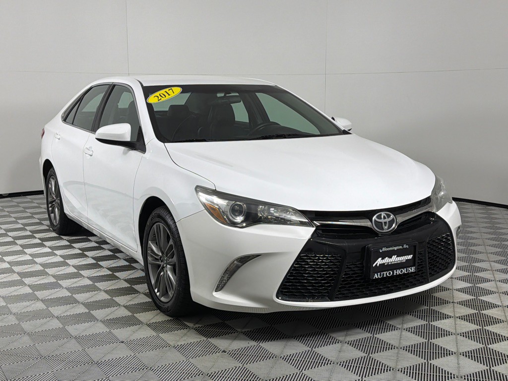 2017 Toyota Camry Image 3
