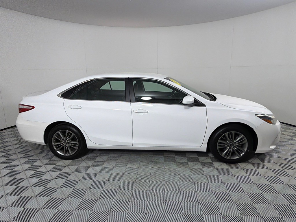 2017 Toyota Camry Image 4